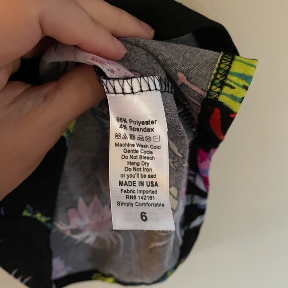 🌹🌹Lularoe little girl’s Gracie shirt - Picture 3 of 4